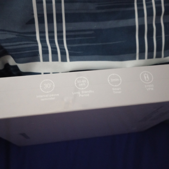 Electric toothbrush brand-new still in box - Picture 2 of 2